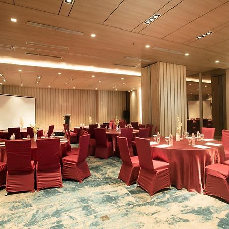 Louis Kienne Cikarang Hotel & Service Apartment Бекасі Екстер'єр фото