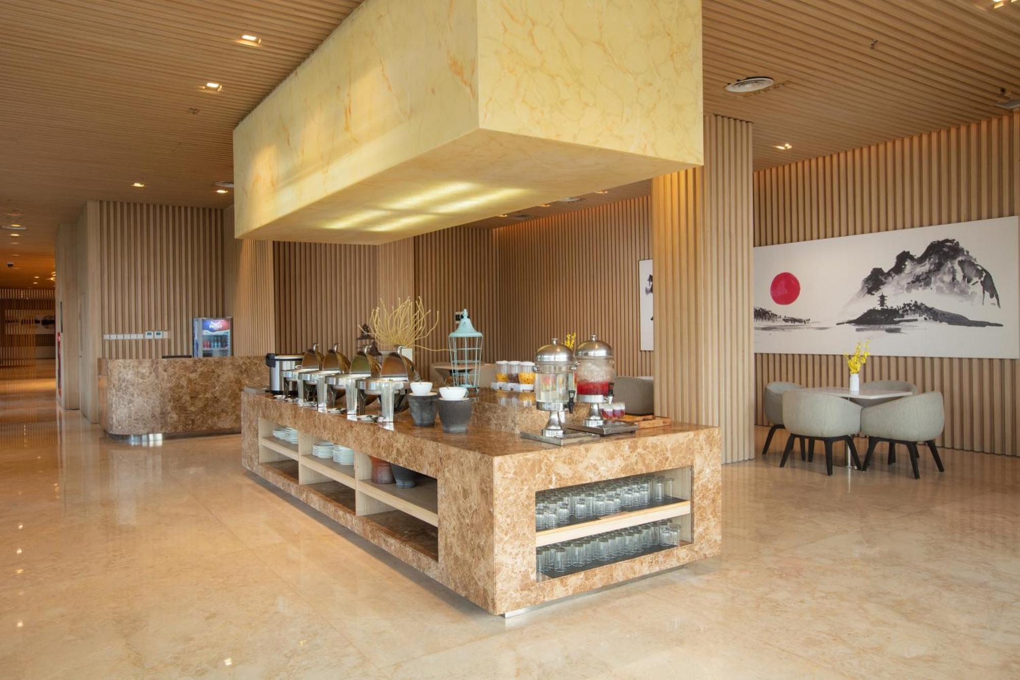 Louis Kienne Cikarang Hotel & Service Apartment Бекасі Екстер'єр фото